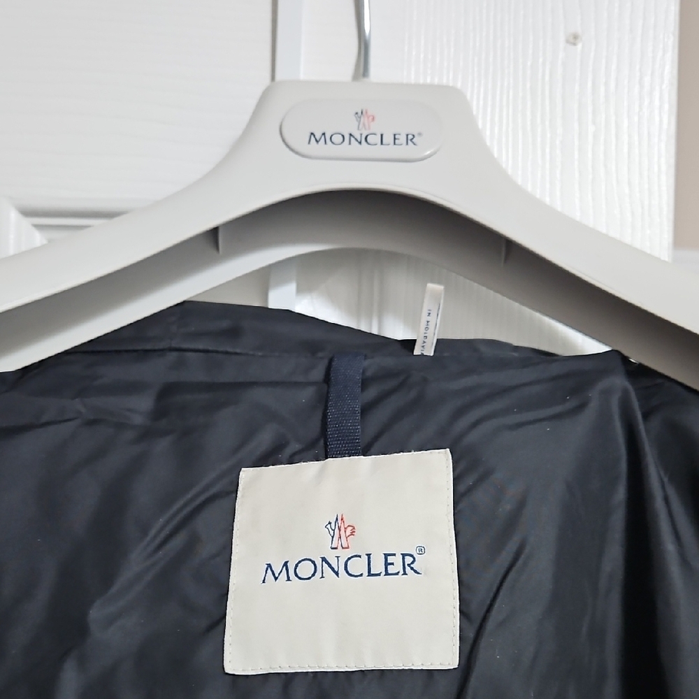 Women's Moncler Black Puffer Coat - Picture 6 of 7